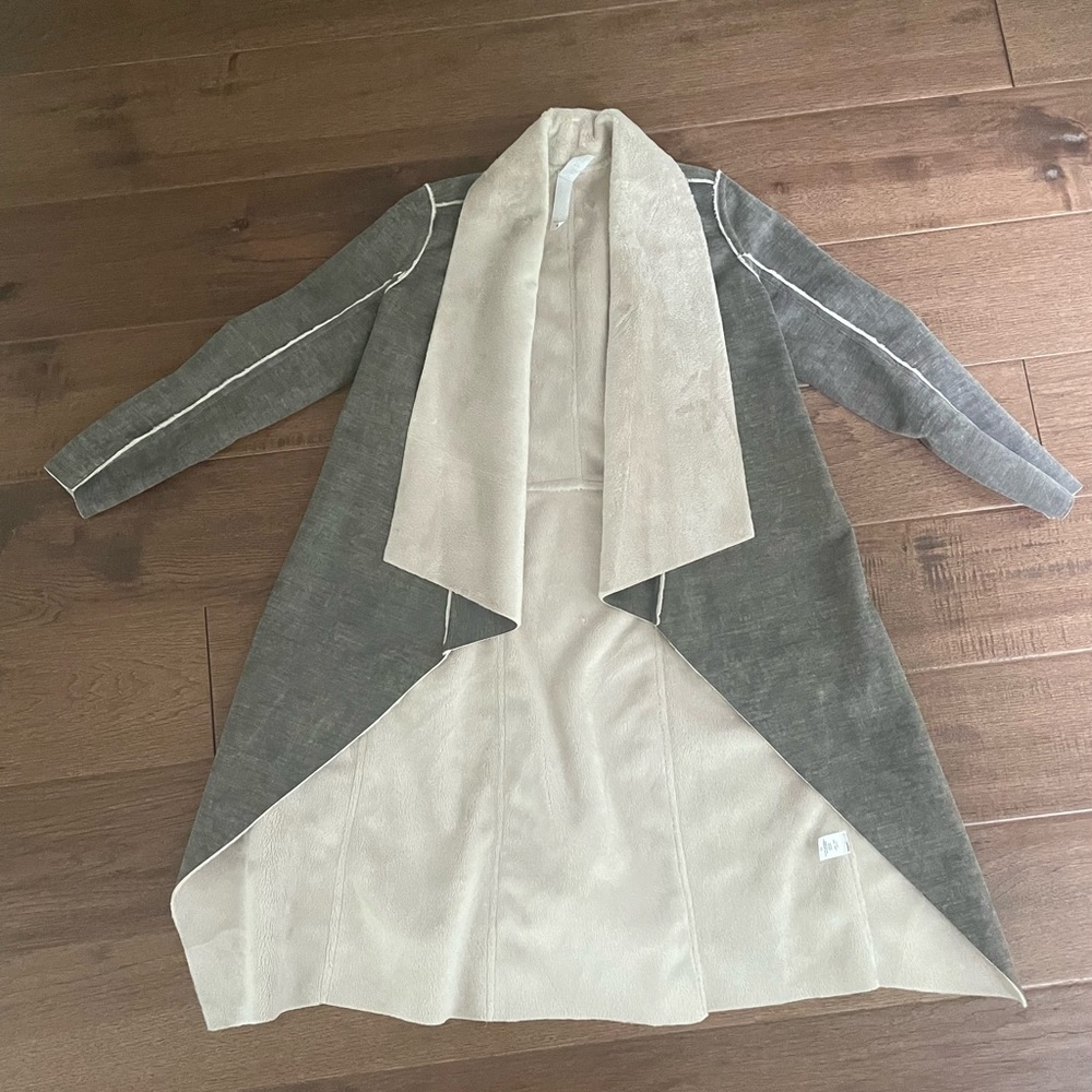 Gray heathered fleece lined and seamed cardigan coat